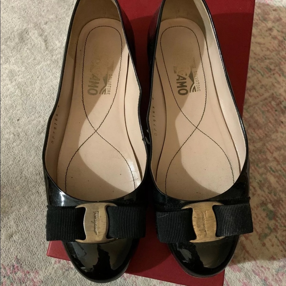 Ferragamo Varina size 6 black patent leather